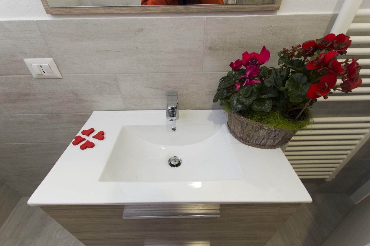 Apartamento Casa Madali' - Nel Borgo Marone Exterior foto